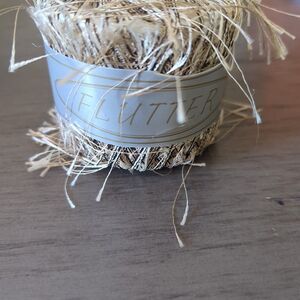1 Ball of Flutter Yarn: Farbe 55, Partie 1938